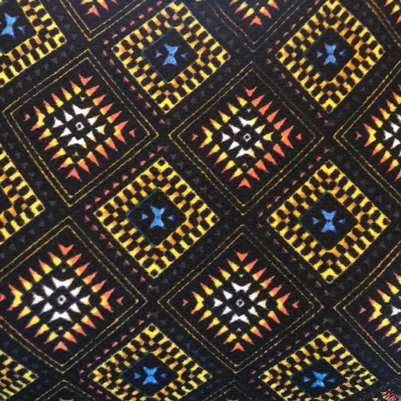 Small Lularoe Amelia - Picture 2 of 4